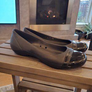 Crocs women's dress shoe flats - black
